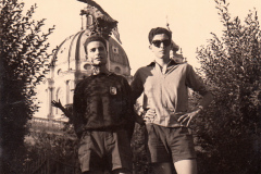 121Marcello-e-Enzo-a-Superga-Torino-Ciclotour-Dolomiti-10-Agosto-1955