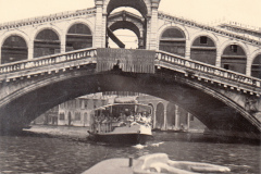 131-Il-Ponte-di-Rialto-a-Venezia-Ciclotour-Dolomiti-1955