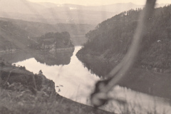 137-Un-Lago-sulle-Dolomiti-Ciclotour-Dolomiti-15-Agosto-1955