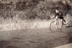 140Giovanni-pedala-in-salita-Ciclotour-Dolomiti-1955