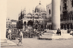 183-La-Basilica-di-San-Marco-e-la-Piazza-a-Venezia-Ciclotour-Dolomiti-1955