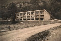 224-Edificio-di-Accoglienza-del-Secours-Catholique-di-Lourdes-Pellegrinaggio-a-Lourdes-in-Bicicletta-dei-Ragazzi-GEMSY-1956