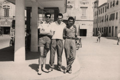 262-Enzo-Raimondo-Sergio-Pensilina-ATIP-Piazza-Liberta-Pontedera-Ritornati-dal-Pellegrinaggio-a-Lourdes-in-Bicicletta-1956