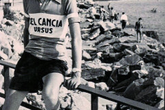 Marcello-Melai-in-riva-al-mare-Riviera-di-Levante-Ciclotour-Dolomiti-1955