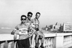 Marcello-Melai-Enzo-Saverdi-Giovanni-Carrara-In-prossimita-di-Genova-Ciclotour-Dolomiti-1955