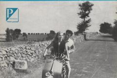 1952-1-PUBBLICITA-VESPA-PIAGGIO-CON-ANTONELLA-LUALDI-IN-CANI-E-GATTI-