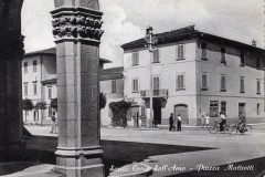 292932  santa croce dell'arno piazza matteotti animata bici 1954