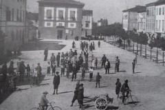 496565 inaugurazione piazza matteotti  com' era agli inizi del 1900. allora piazza umberto primo