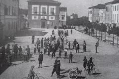 685565 inaugurazione piazza matteotti  com' era agli inizi del 1900. allora piazza umberto primo